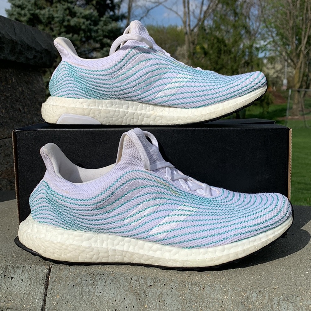 Adidas Ultraboost DNA Parley w/box & cardboard molds - size 7